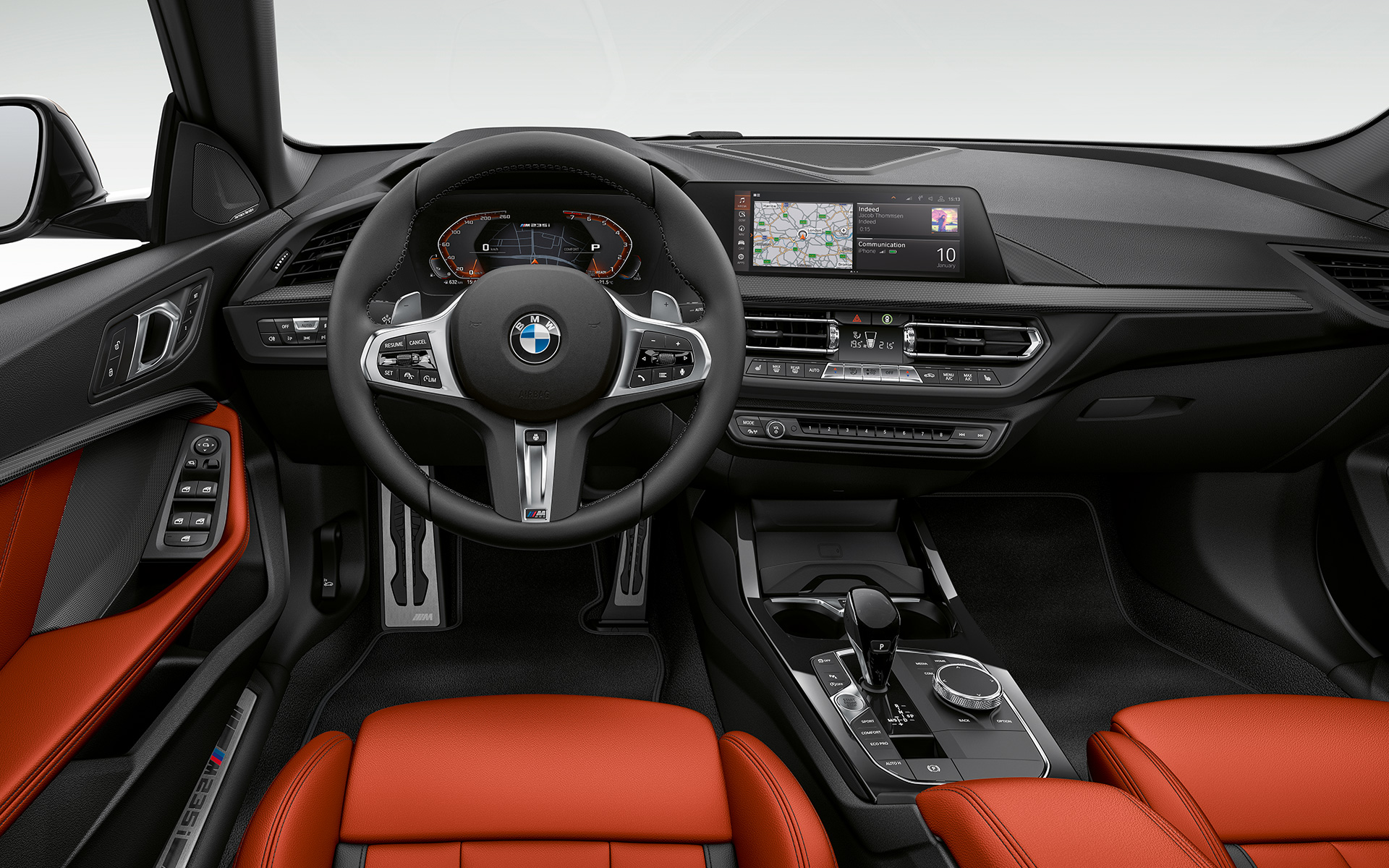 Poste de conduite orienté vers le conducteur de la BMW M235i xDrive Gran Coupé F44 2020, intérieur